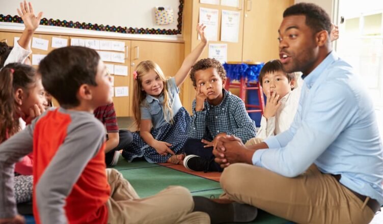 ÉTICA, IDENTIDADE E EDUCAÇÃO: REFLEXÕES SOBRE A DIVERSIDADE SEXUAL NA ESCOLA